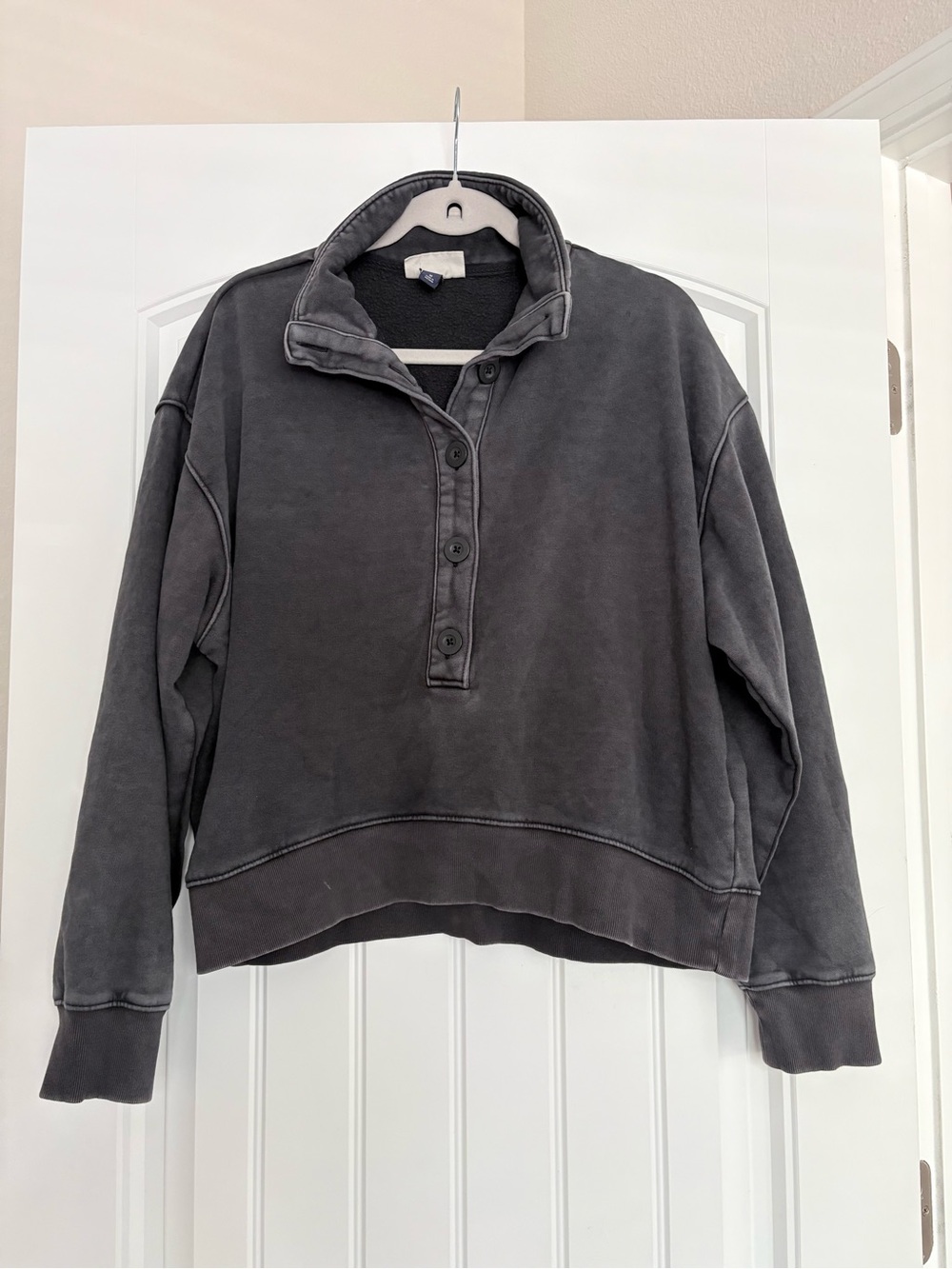 Universal Thread - Charcoal Button-Front Pullover